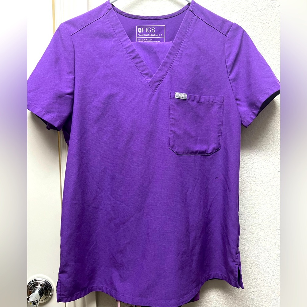 FIGS Womens Scrub Set in Ultra Violet.
